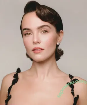 Zoey Deutch / zoeydeutch nude photo #0056