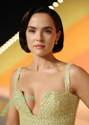 Zoey Deutch / zoeydeutch nude photo #0195