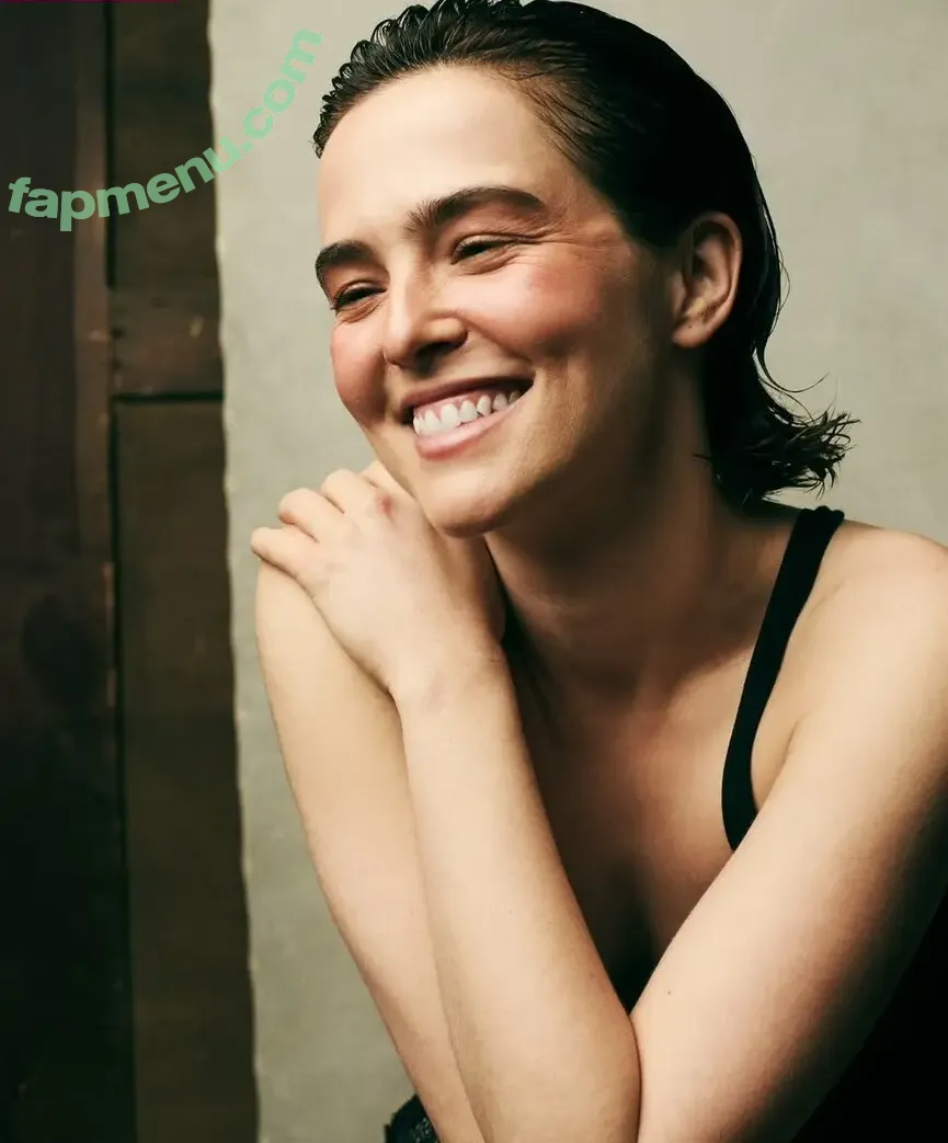 Zoey Deutch nude photo #0140 (zoeydeutch)