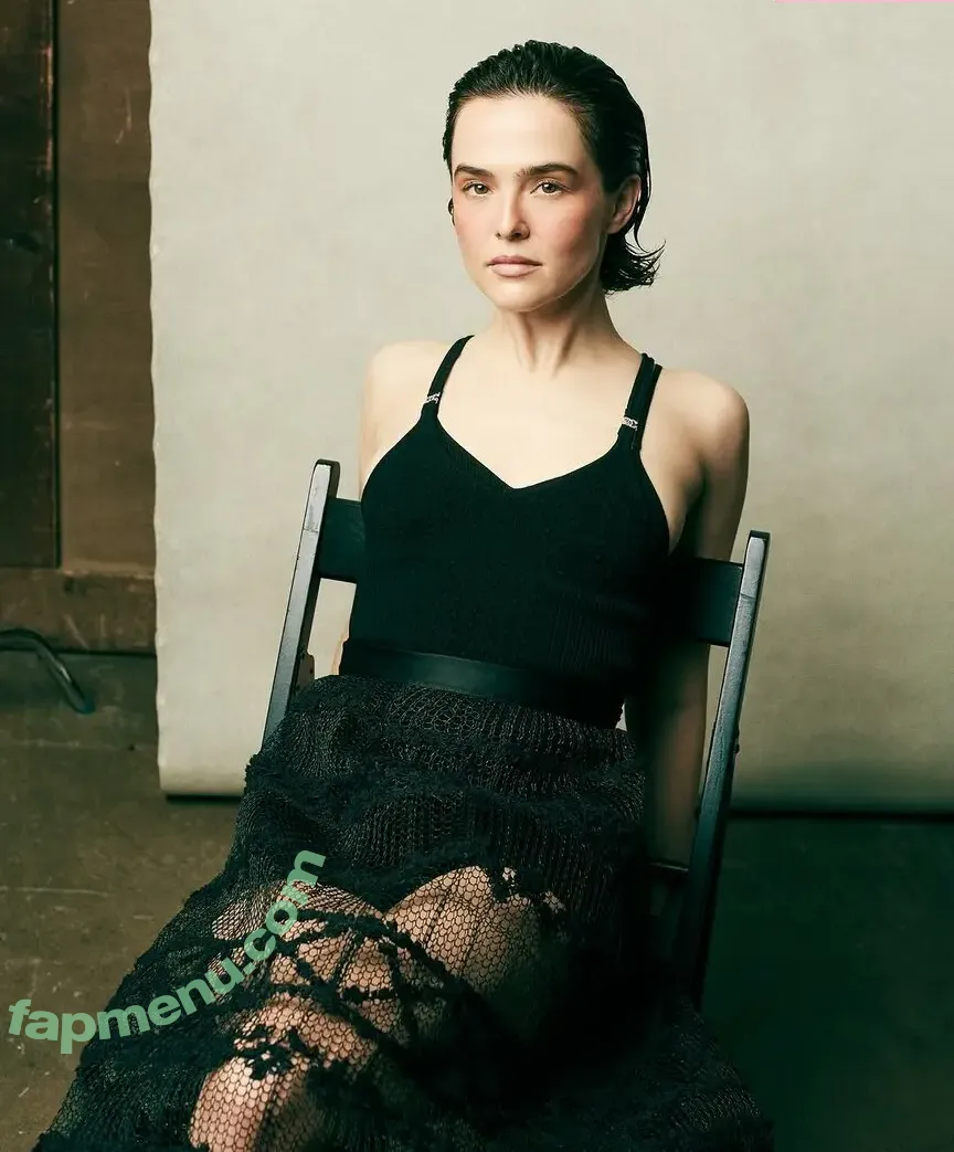 Zoey Deutch nude photo #0150 (zoeydeutch)