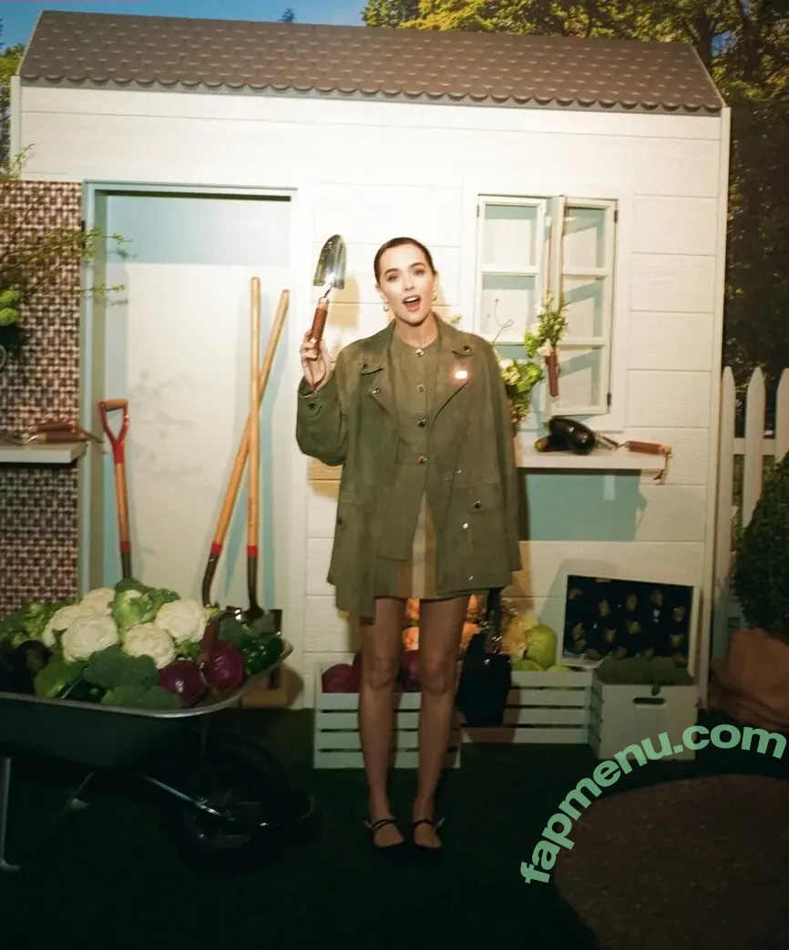 Zoey Deutch nude photo #0157 (zoeydeutch)