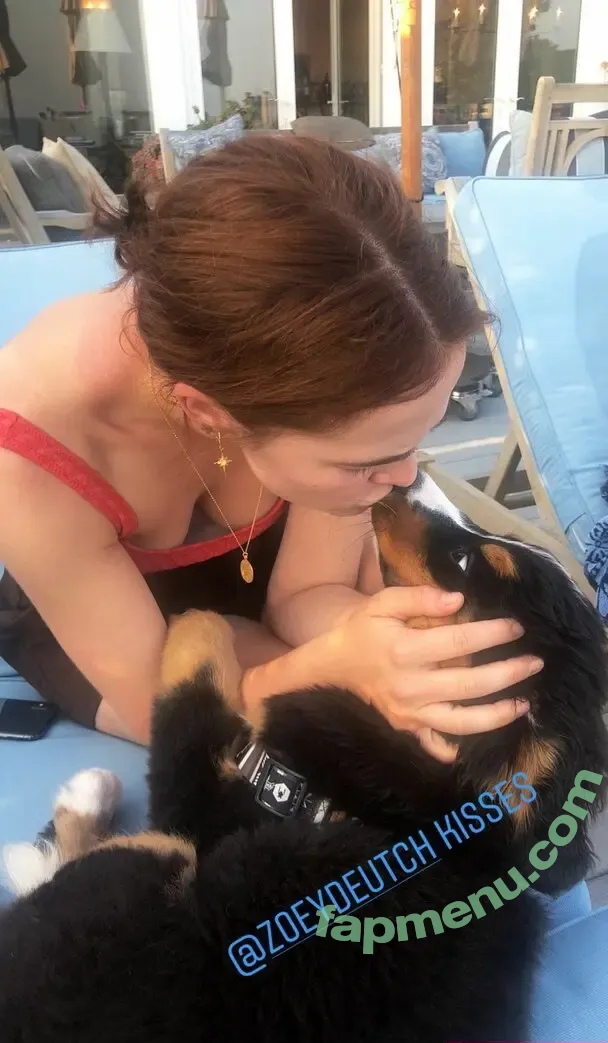 Zoey Deutch nude photo #0280 (zoeydeutch)