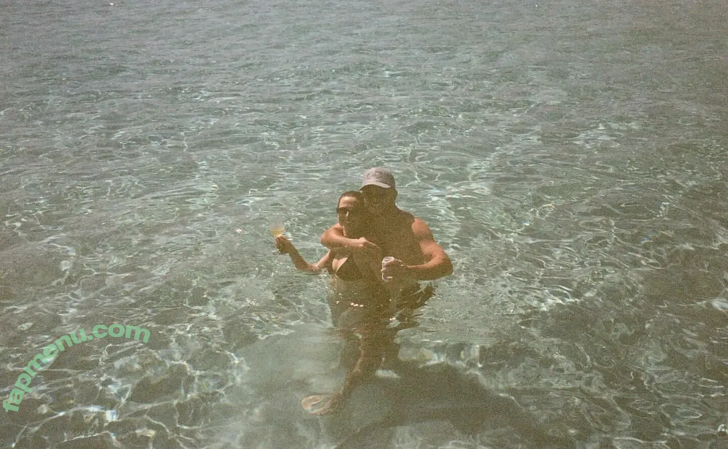 Zoey Deutch nude photo #0430 (zoeydeutch)