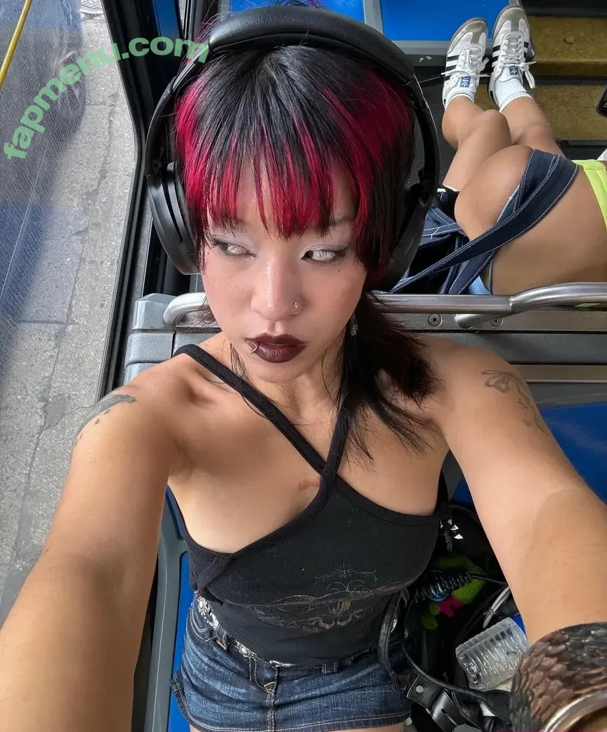 14strk nude photo #0008 (Elle Hioe / itselleokay)