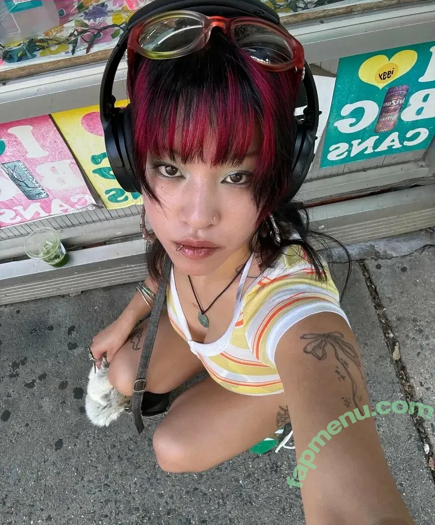 14strk nude photo #0009 (Elle Hioe / itselleokay)