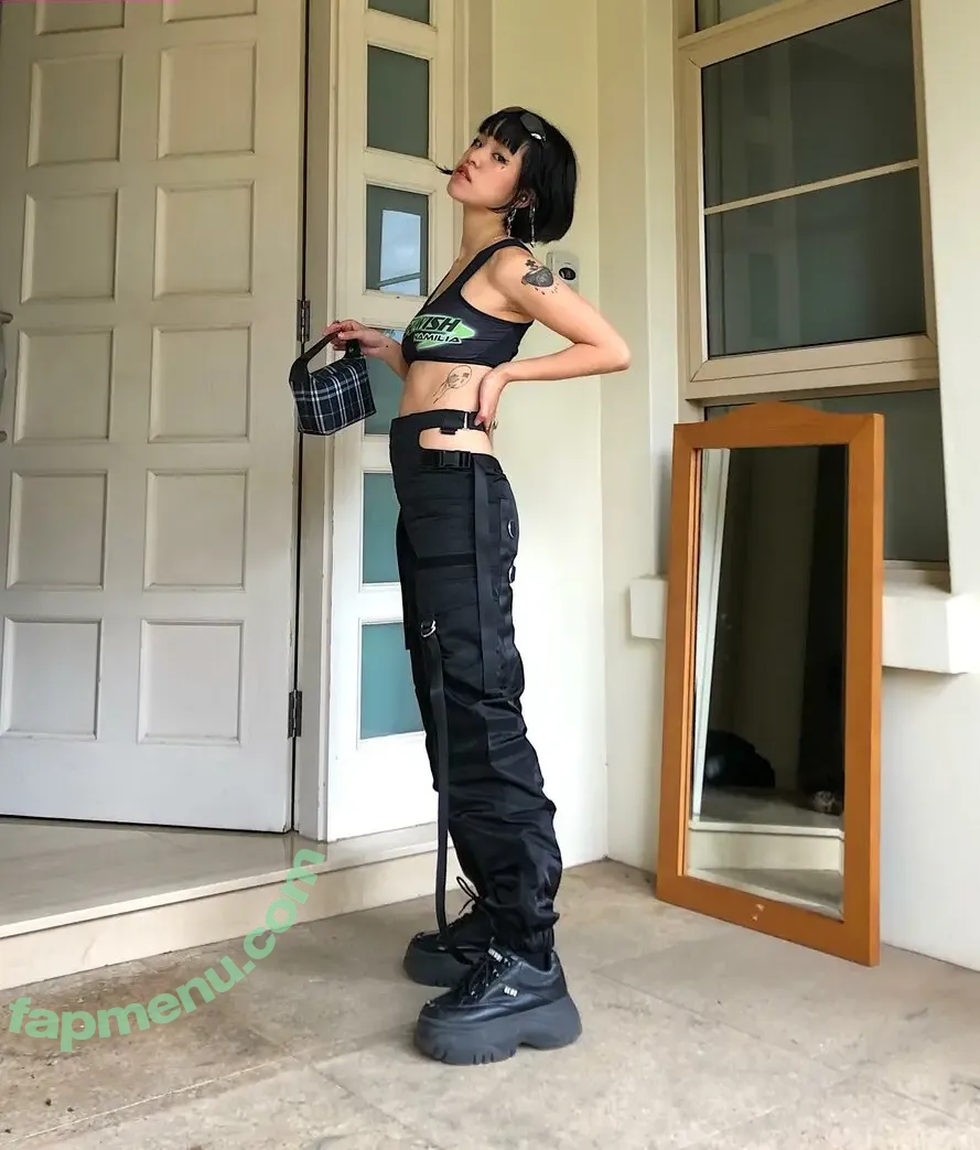 14strk nude photo #0031 (Elle Hioe / itselleokay)