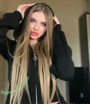 18y.o_anna / annaomusic nude photo #0003