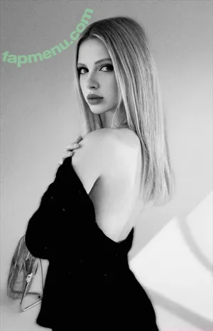 18y.o_anna / annaomusic nude photo #0008