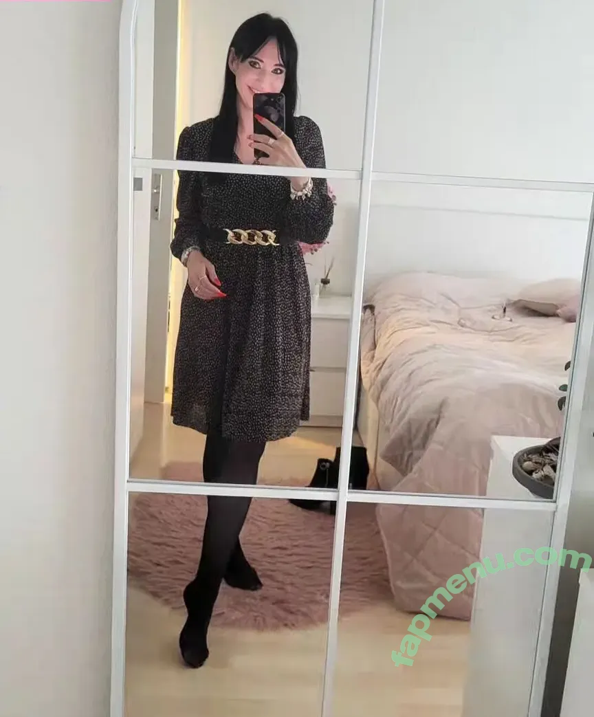 19th_nylon_lady82 nude photo #0005 (19the_nylon_lady82)