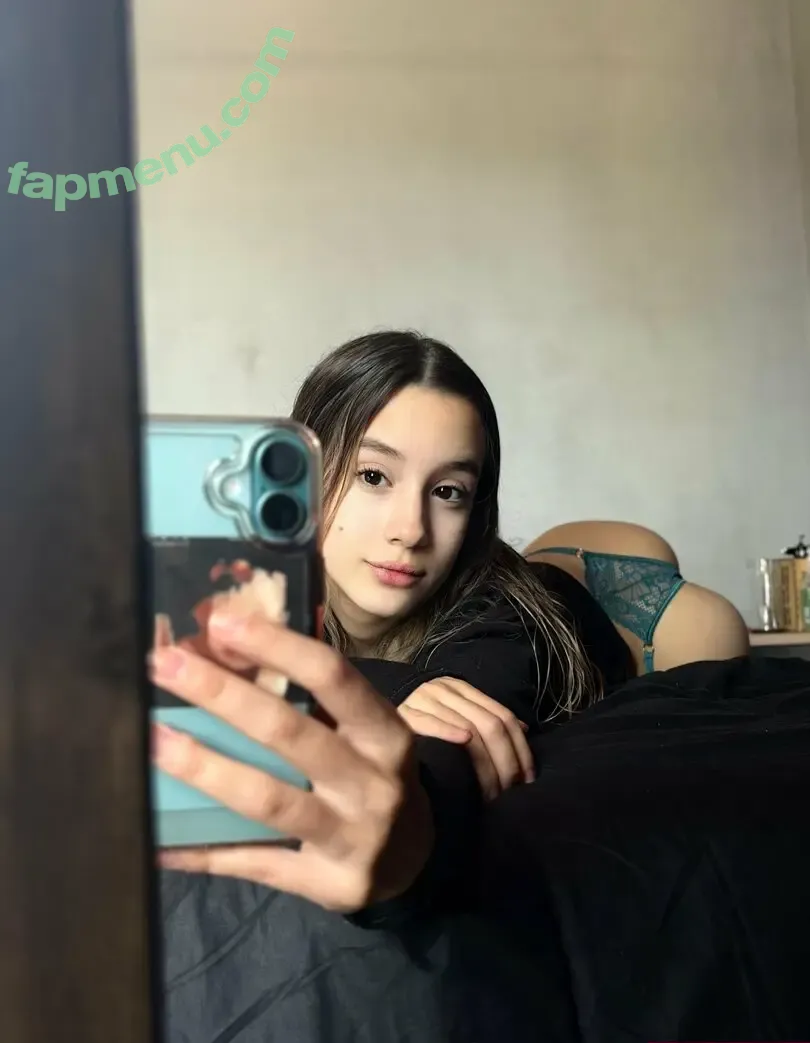 2007emma nude photo #0034 (Delfi Massanet / delffi.massanet / honeygirlmango)