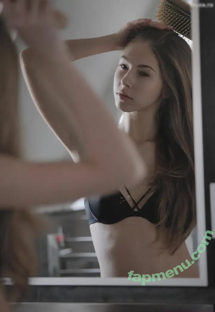 25698 nude photo #4703 (25698)