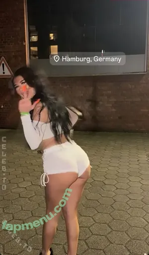 28.leyla / 28.leylaa2 nude photo #0081