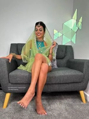 Aaliyah Yasin / _thatbritishcouple / aaliyah.yasin / thatbritishg1rl nude photo #0618