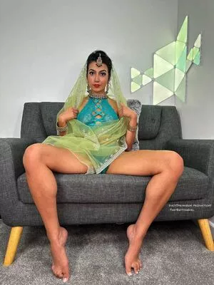 Aaliyah Yasin / _thatbritishcouple / aaliyah.yasin / thatbritishg1rl nude photo #0621