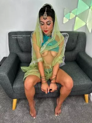 Aaliyah Yasin / _thatbritishcouple / aaliyah.yasin / thatbritishg1rl nude photo #0625