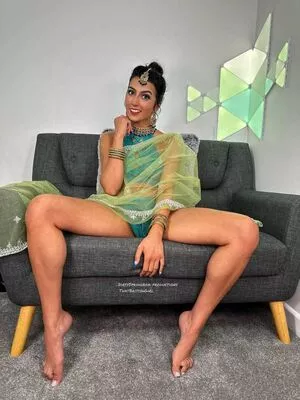 Aaliyah Yasin / _thatbritishcouple / aaliyah.yasin / thatbritishg1rl nude photo #0627