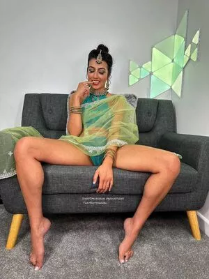 Aaliyah Yasin / _thatbritishcouple / aaliyah.yasin / thatbritishg1rl nude photo #0628