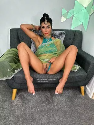 Aaliyah Yasin / _thatbritishcouple / aaliyah.yasin / thatbritishg1rl nude photo #0632