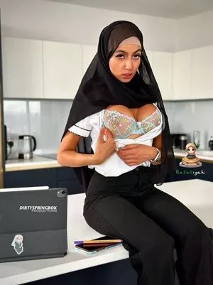 Aaliyah Yasin / _thatbritishcouple / aaliyah.yasin / thatbritishg1rl nude photo #0681