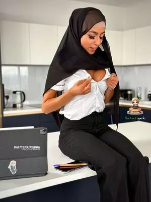 Aaliyah Yasin / _thatbritishcouple / aaliyah.yasin / thatbritishg1rl nude photo #0685