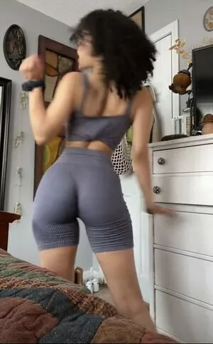 Aaliyeezy / theallierae nude photo #0050