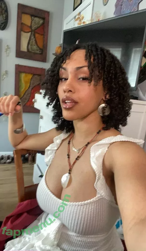 Aaliyeezy nude photo #0001 (theallierae)