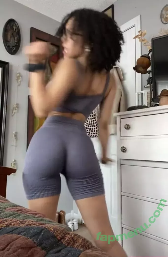 Aaliyeezy nude photo #0048 (theallierae)