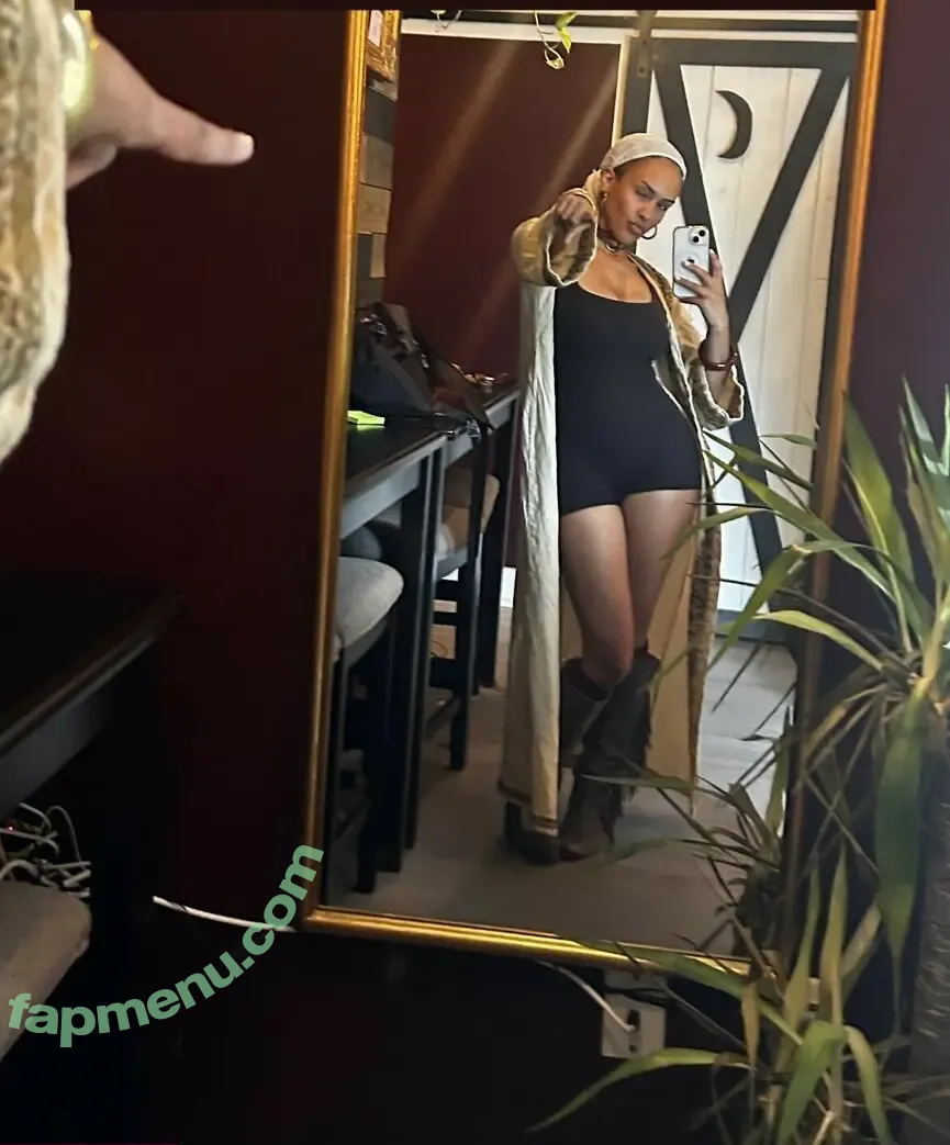 Aaliyeezy nude photo #0526 (theallierae)