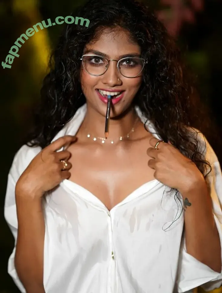 Aaradhya Devi nude photo #0011 (Aaradhya Devi)