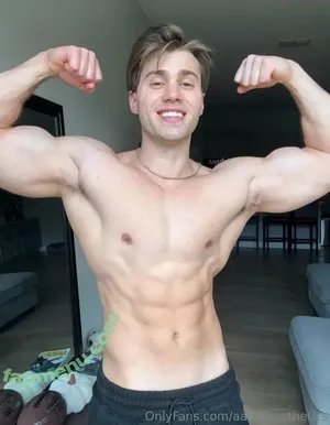 aaronaesthetics / aaron_aesthetics nude photo #0004