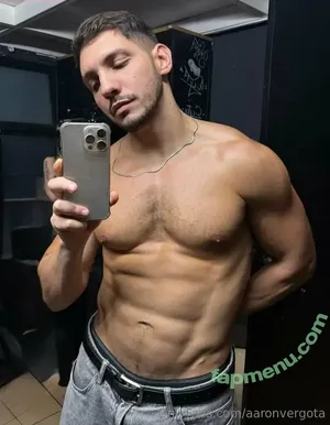 aaronvergota / azzverga nude photo #0016