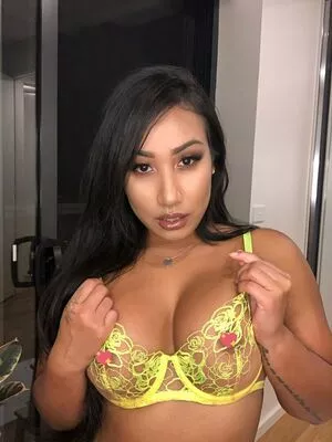 Aazula / azulaae / elnaelle nude photo #0019