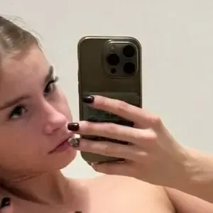 abby_laker / abby_laker__ / roxiereid nude photo #0010