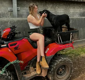 Abi Coombes Farmer / abi.coombes / abixonlyfans nude photo #0003