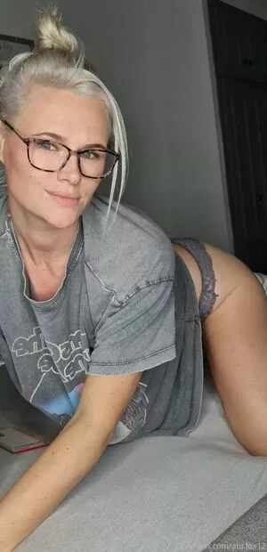 abifox12 / fox.abi12 nude photo #0001