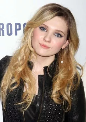 Abigail Breslin / abbienormal9 / yoabbaabba nude photo #0028