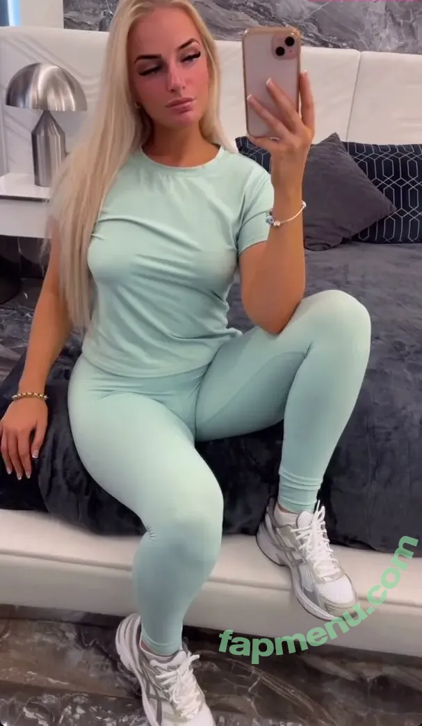 Abigail Holder nude photo #0013 (abigailholder0 / abigailholder__ / abigailholderrr)