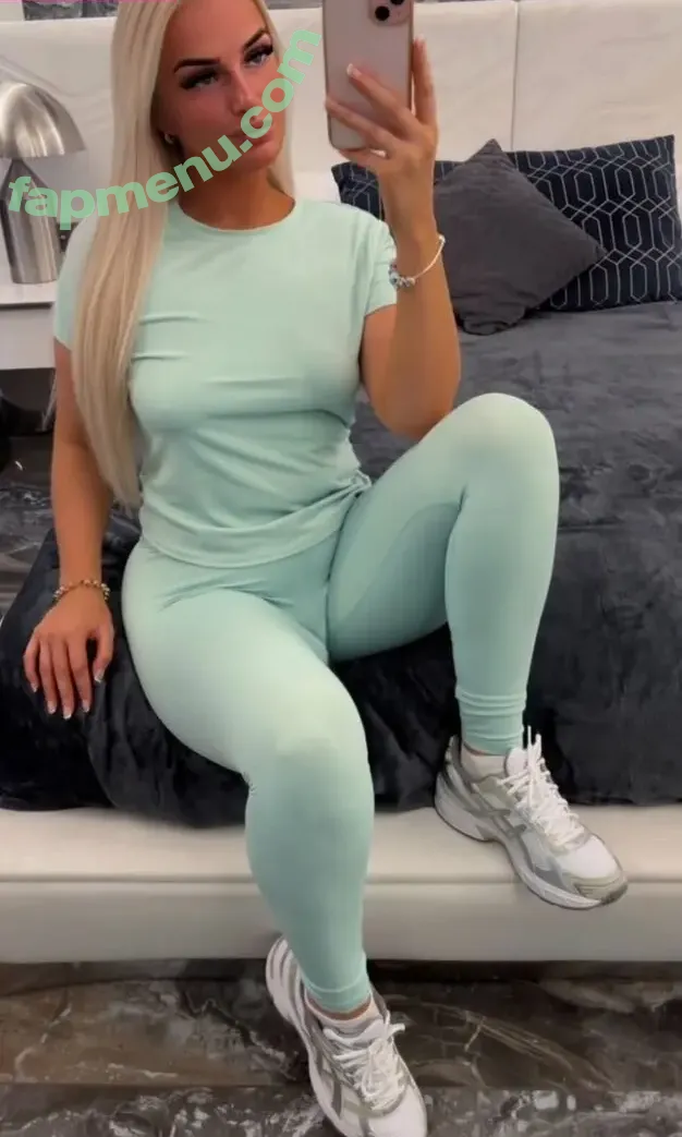 Abigail Holder nude photo #0014 (abigailholder0 / abigailholder__ / abigailholderrr)