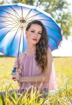 Abigail Thompson / abigailthompson nude photo #0037