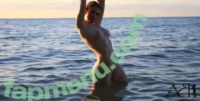 Abigale Mandler nude photo #0202 (abigalemandler)