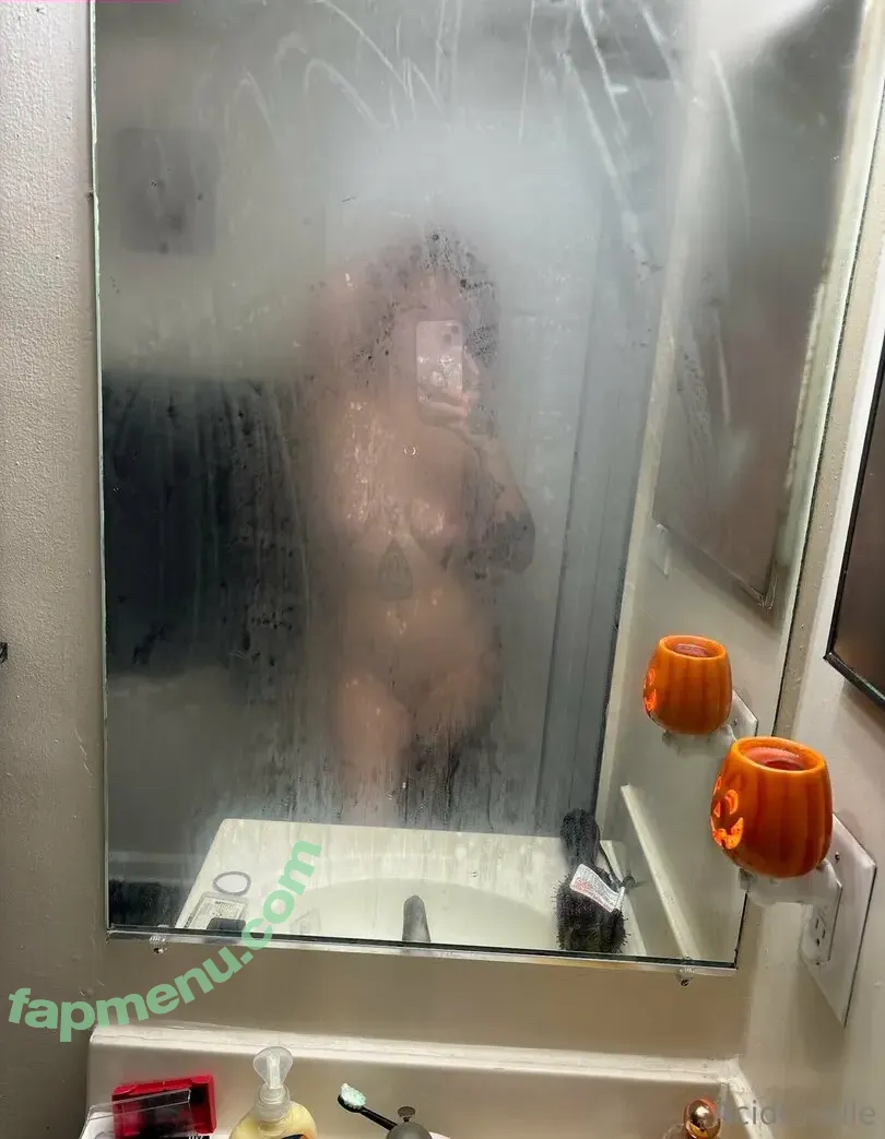 Acidchelle nude photo #0024 (Chelleshock666 / chellesilverstein)