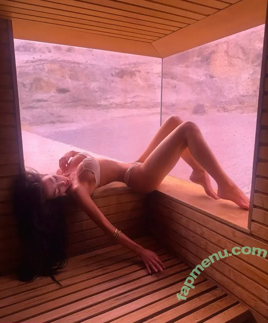 actually_lia nude photo #0031 (actually_alice / actuallylia)