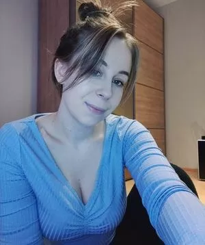 actuallyalisa nude photo #0006