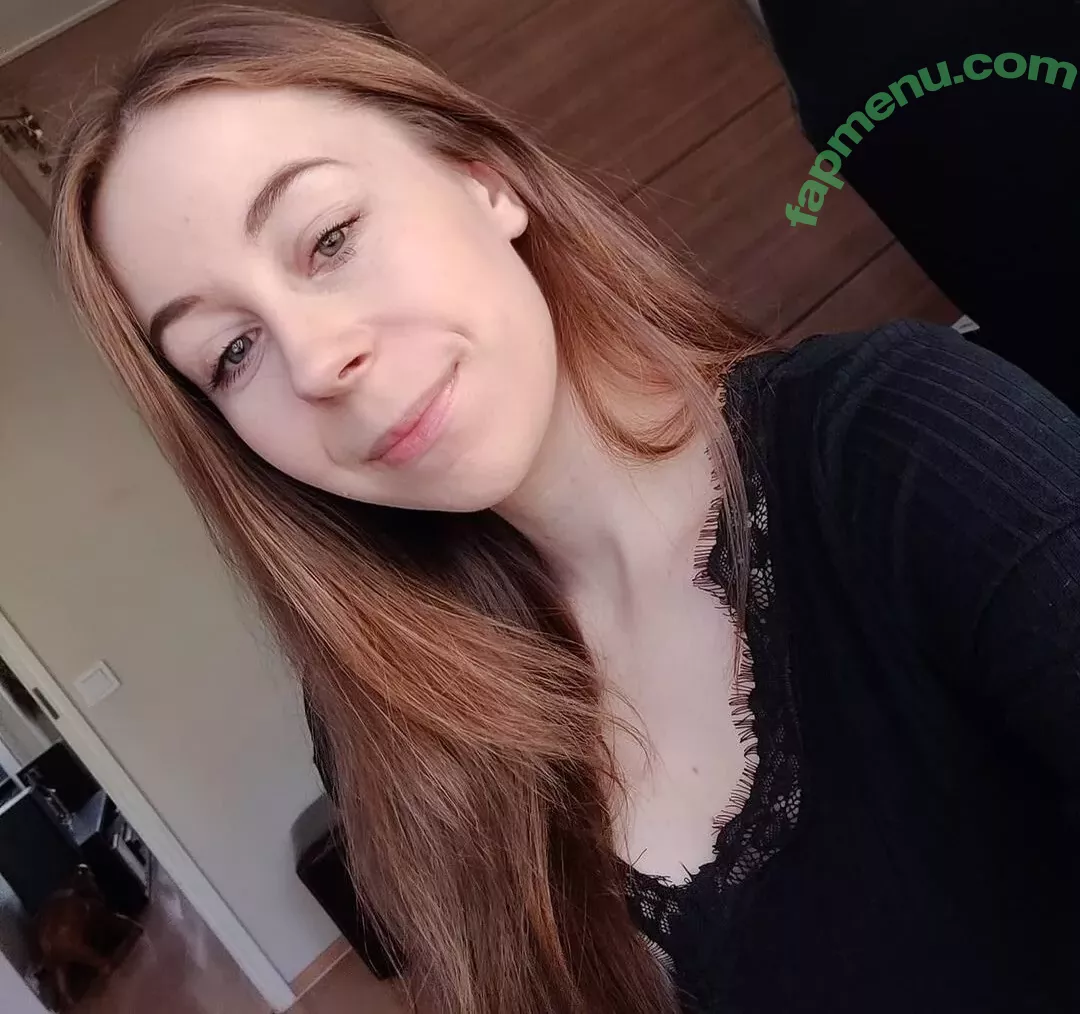 actuallyalisa nude photo #0003 (actuallyalisa)