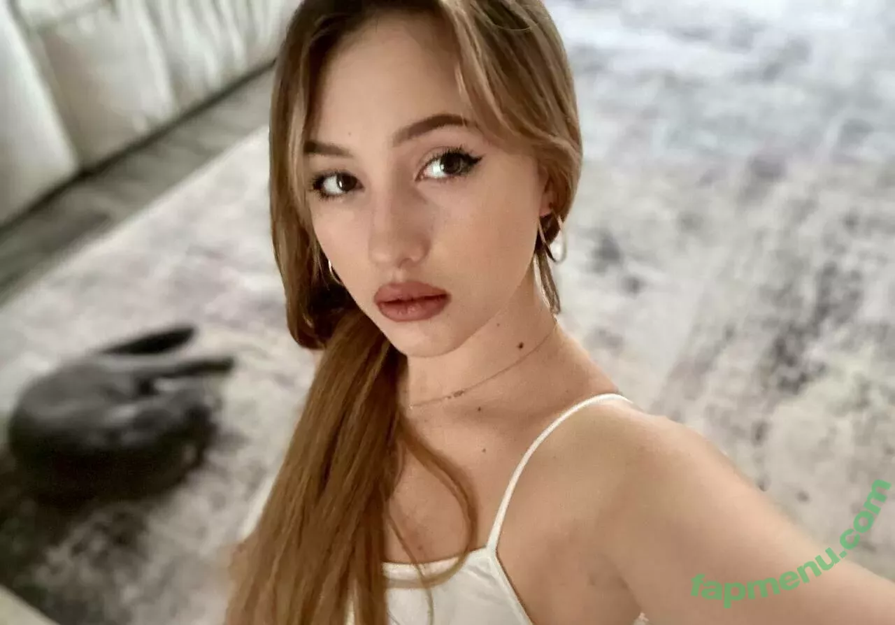 adalyn.diary nude photo #0233 (adelyn.diary)