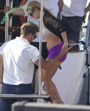 Addison Rae / addie_the_baddie / addisonraee nude photo #1700