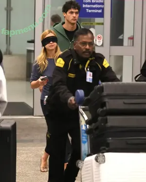 Addison Rae / addie_the_baddie / addisonraee nude photo #1813