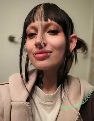  nude photo #0002