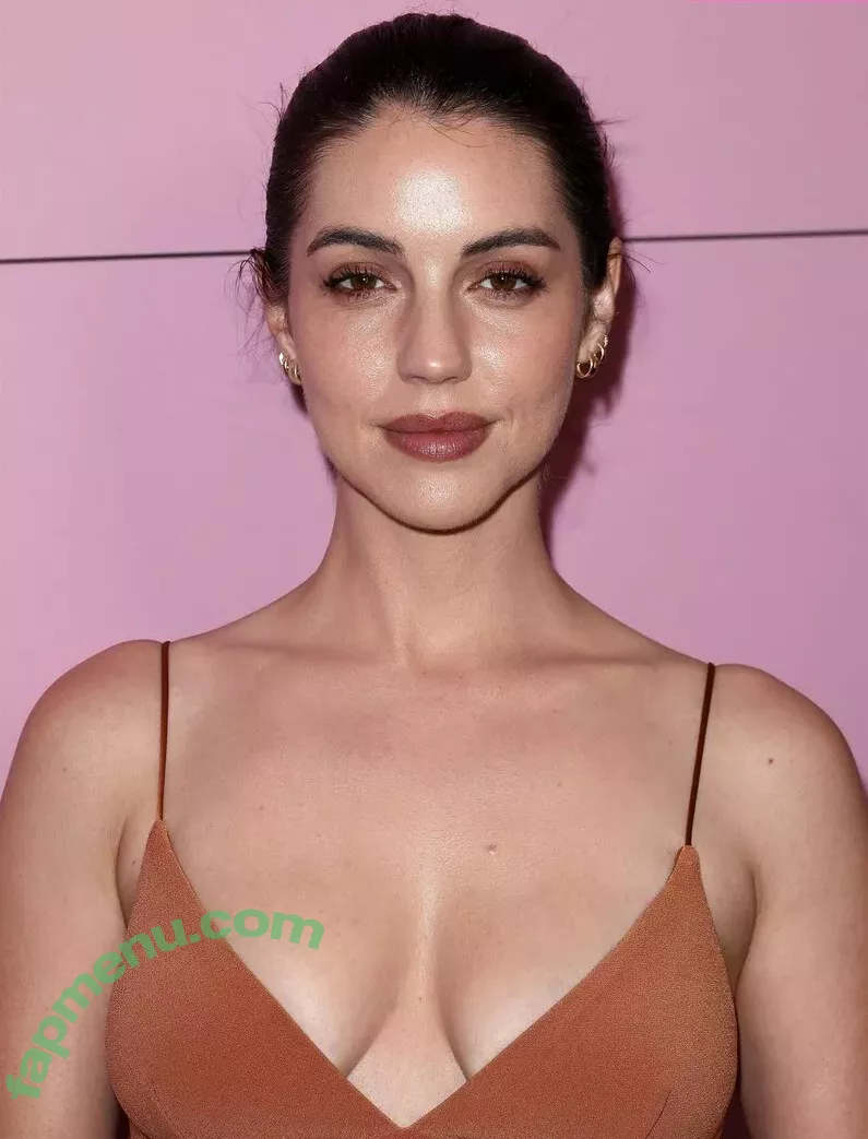 Adelaide Kane nude photo #0211 (adelaidekane)