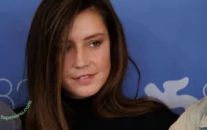 Adele Exarchopoulos / adeleexarchopoulos nude photo #0406